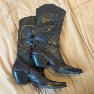 Black cowboy boots, cowboy boots